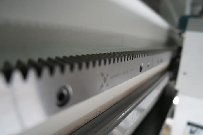 Maxicam МДФ акриловая фанера с двумя рабочими зонами гнездовой/канавочный