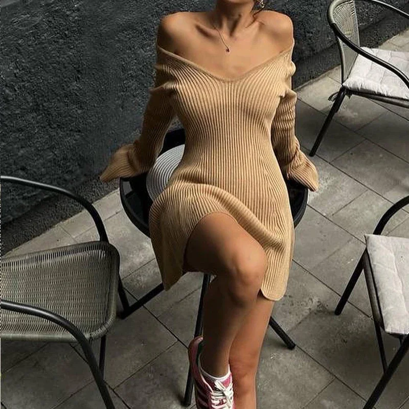 Женское трикотажное мини-платье с V-образным вырезом и длинным рукавом