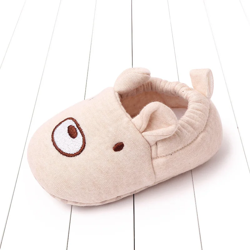 Черные детские туфли Yibubu симпатичные и просторные простые стильные для