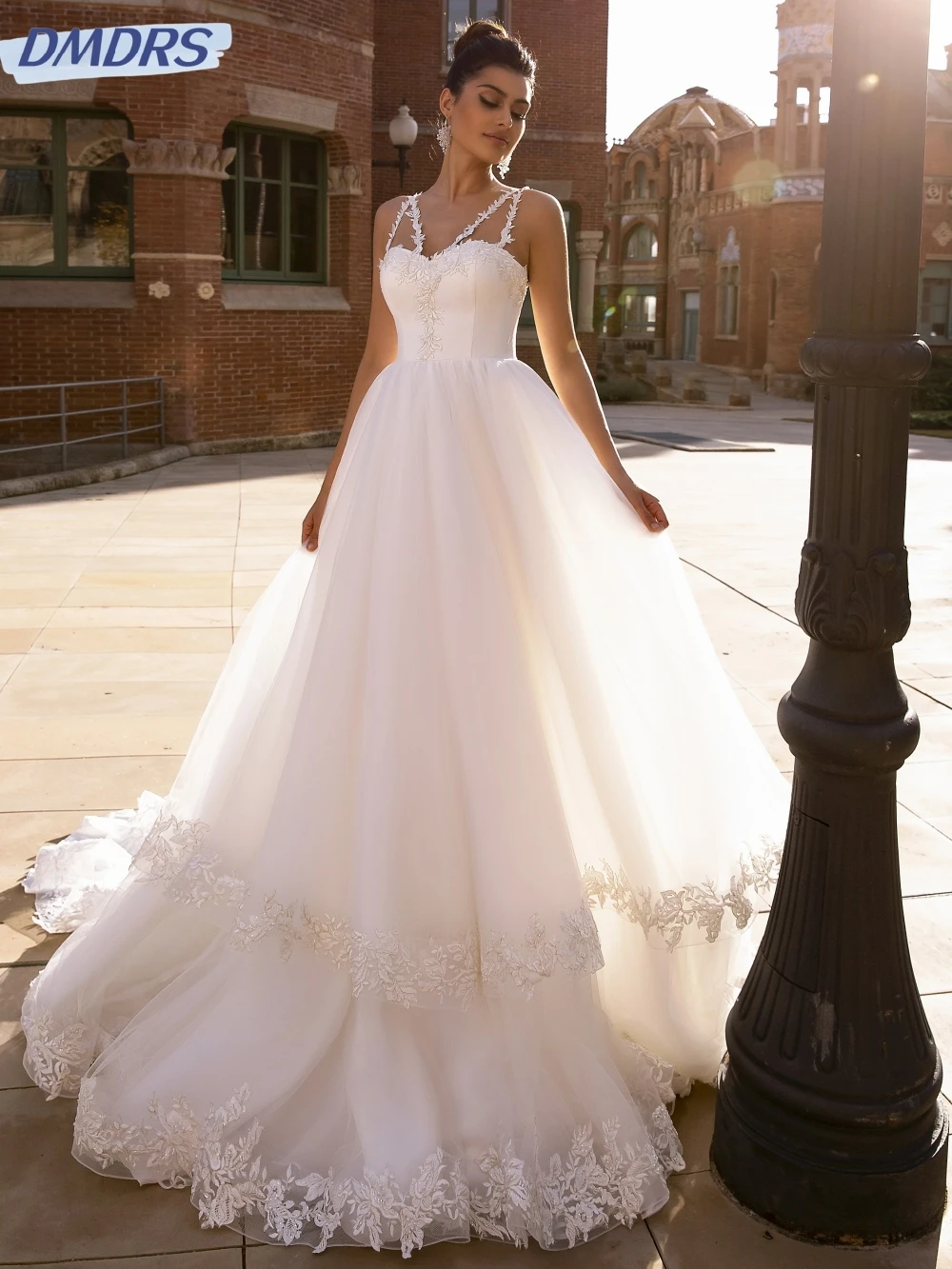 Романтическое женское платье с вырезом сердечком