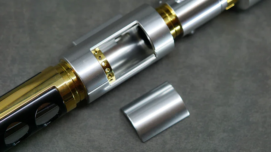 Рисунок 4 - Лазерный меч с серебряной или красной