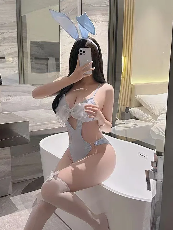 Сексуальный соблазнительный женский комбинезон с тремя точками и бабочкой