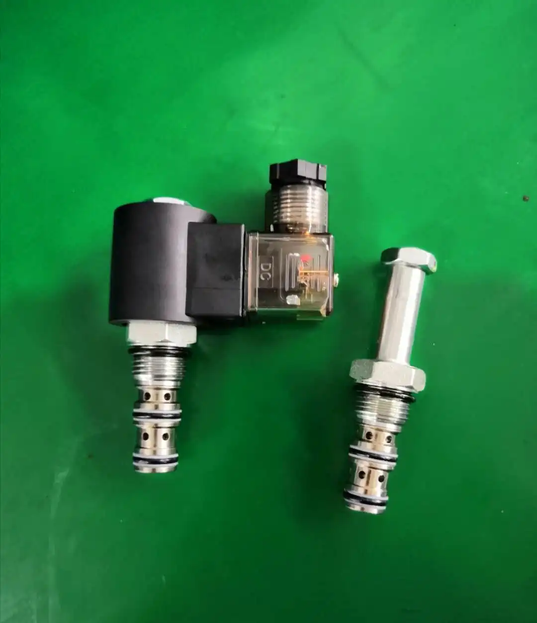 

DHF08S-231 SV08-31 Hydraulic thread plug-in valve two-way electromagnetic change valve hydraulic station.