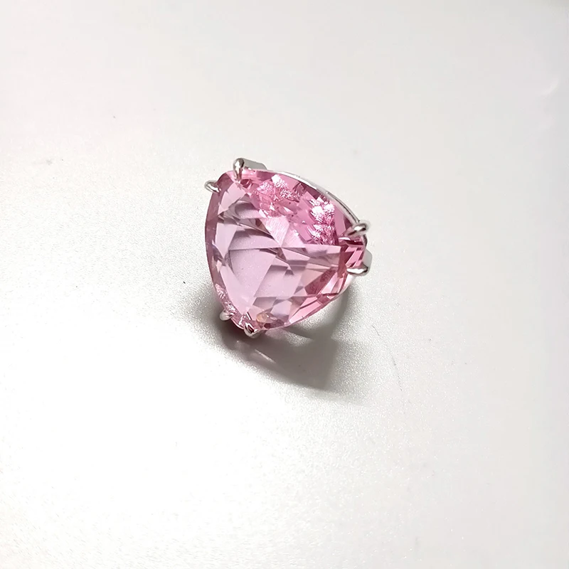 

New Swan Millenia Statement Ring Elegant Pink Crystal Triangle Cut Stylish Charming Elegant Women's Cocktail Ring