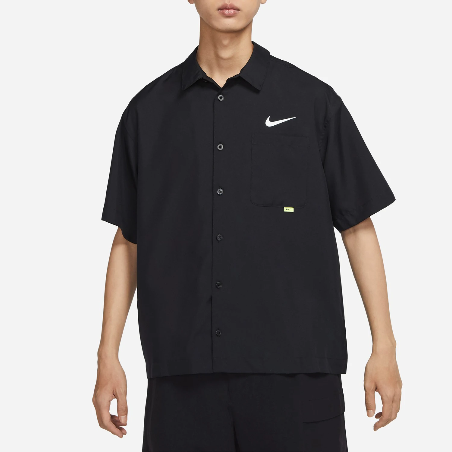 Фото Оригинальная мужская свободная и дышащая рубашка Nike SWOOSH с коротким рукавом DX6308-010 №1