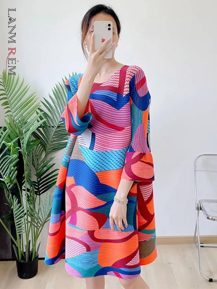 

LANMREM Color Block Printing Loose Dress For Women 2022 Summer Round Neck Three Quarter Sleeves Pleated Dresses Female 2R2430
