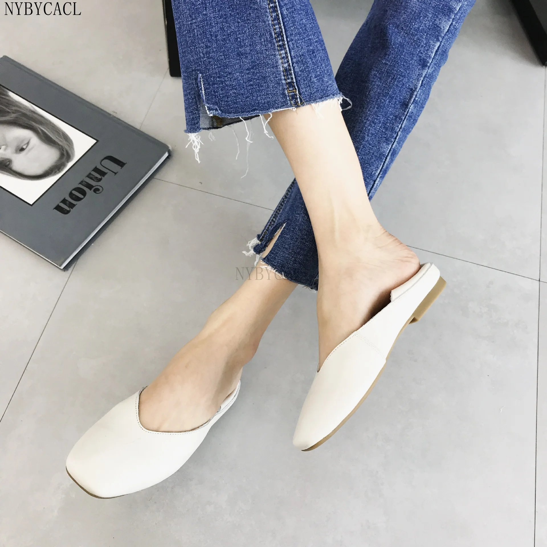 Spring and Fall Fashion Women Fashion Comfortable Soft Pu Leather Slip on Flat Shoes Lady Casual Solid Shoes Female Retro Shoes