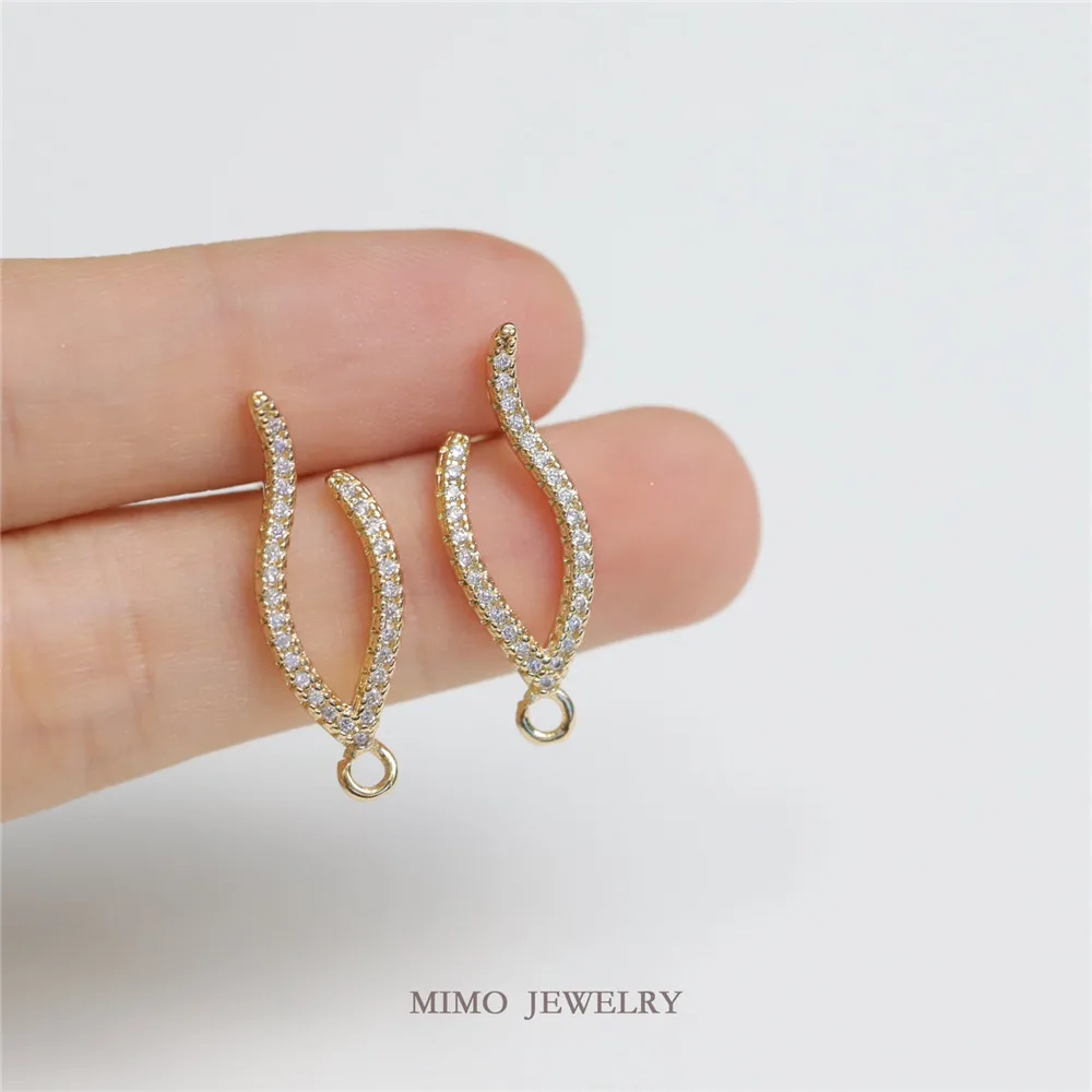 

Color-preserving copper plated gold micro-inlaid zircon S streamlined and refined asymmetrical stud earrings