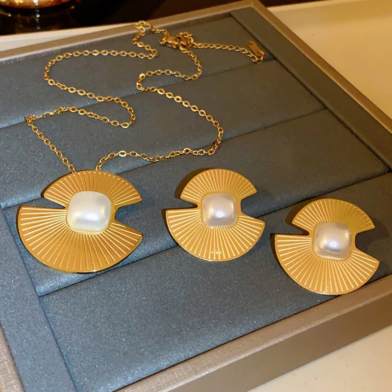 

Fashion Jewelry Popular Style Pretty Geometric Metal Gold Color Pendant Necklace For Women Girl Gift Hot Sale Accessories