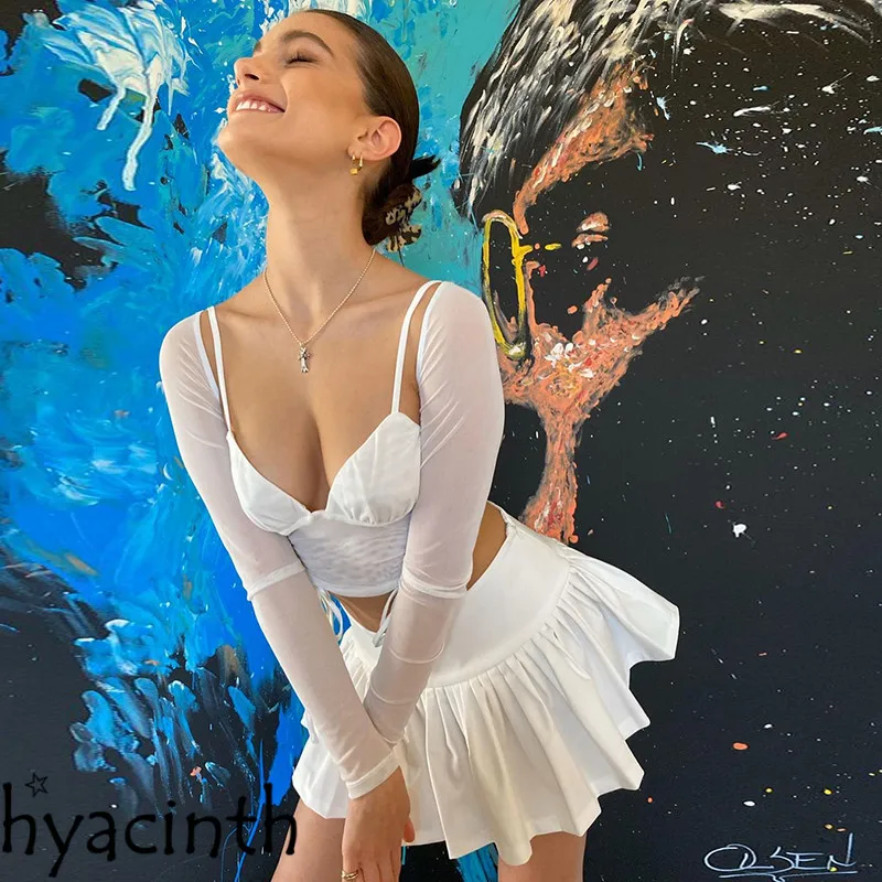 

Блузка женская короткая с длинным рукавом, с V-образным вырезом