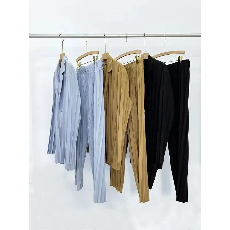 Фото Miyake плиссированный мужской новый повседневный костюм с лацканами и длинными рукавами, куртка, пальто, эластичный эластичный пояс, прямые брюки без морщин №3