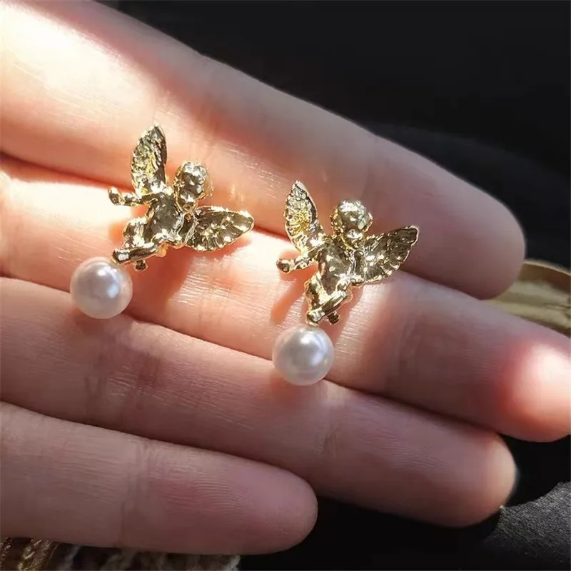 

Vintage Cupid Angel Stud Pendientes Earrings for Women Elegant Retro French Gold Color Angel Pearl Earring Girls Party Jewelry