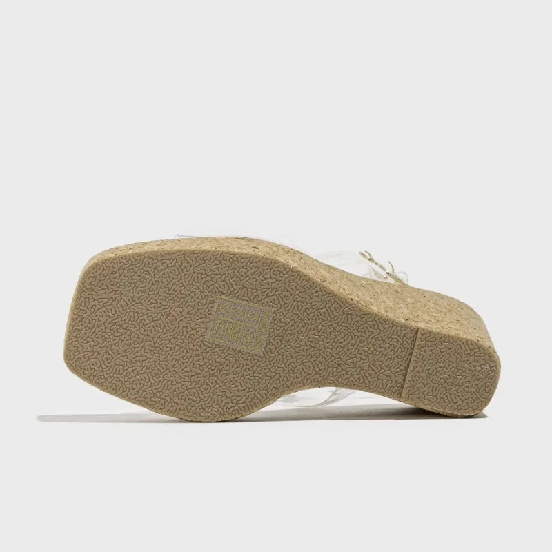 Женские босоножки с ремешком на танкетке 13 см