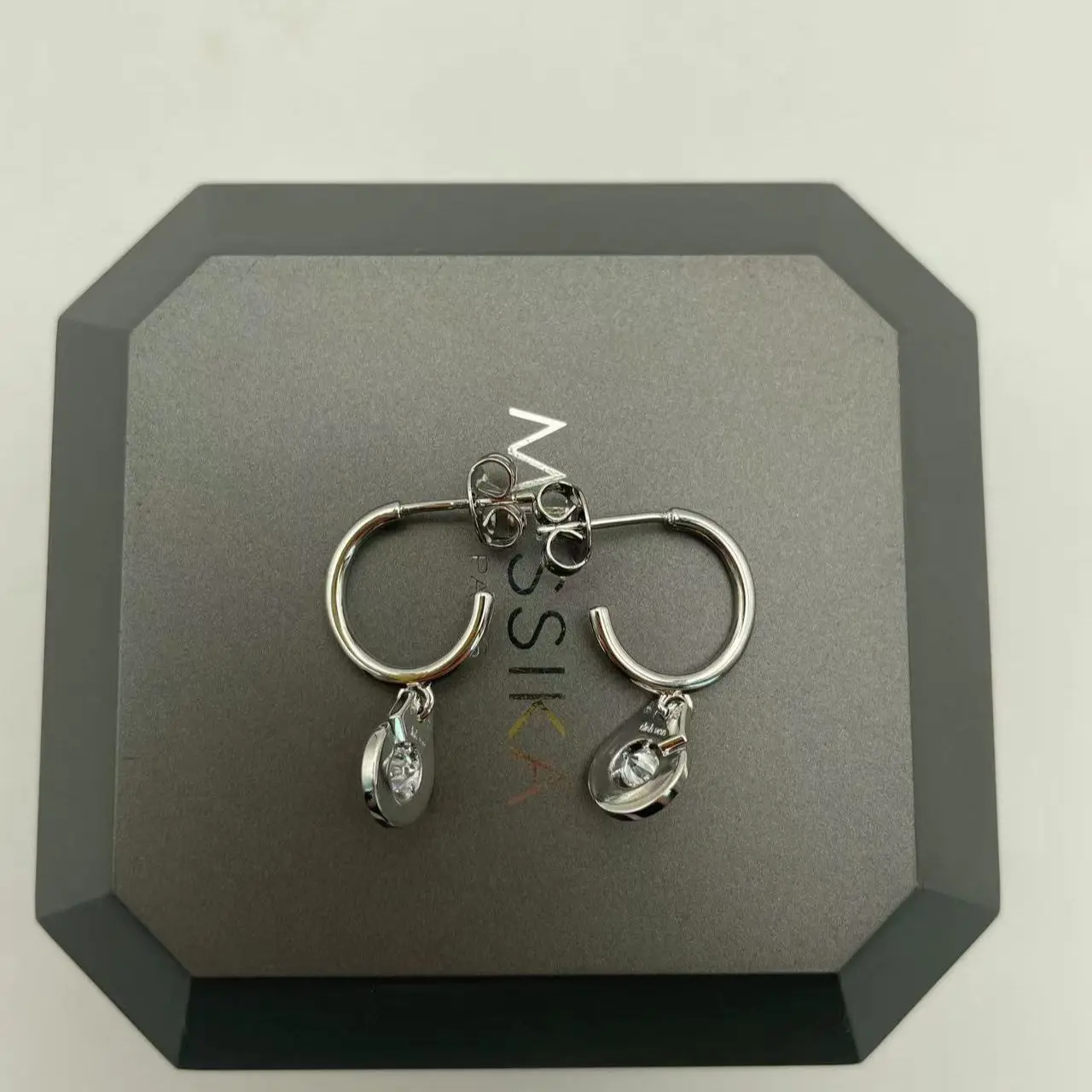 Серьги Menottes из серебра 925 пробы с фианитами и бриллиантами