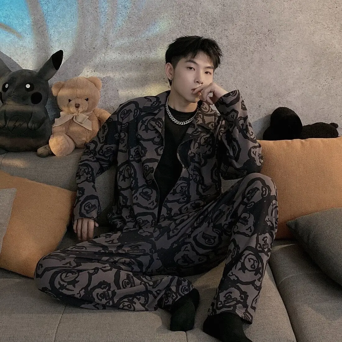 Violent bear couple pajamas spring and autumn cartoon cool long sleeve thin home service suit can be worn outside.