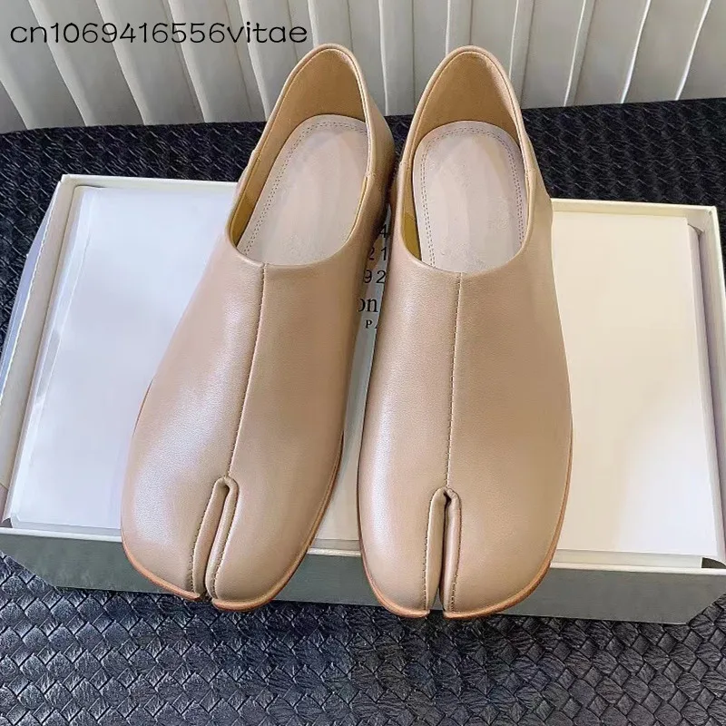 

New Spring and Autumn Women's Luxury Design Retro Cuff Split Toe Lace up Single Shoes Simple Solid Color Casual Comfort Versatil