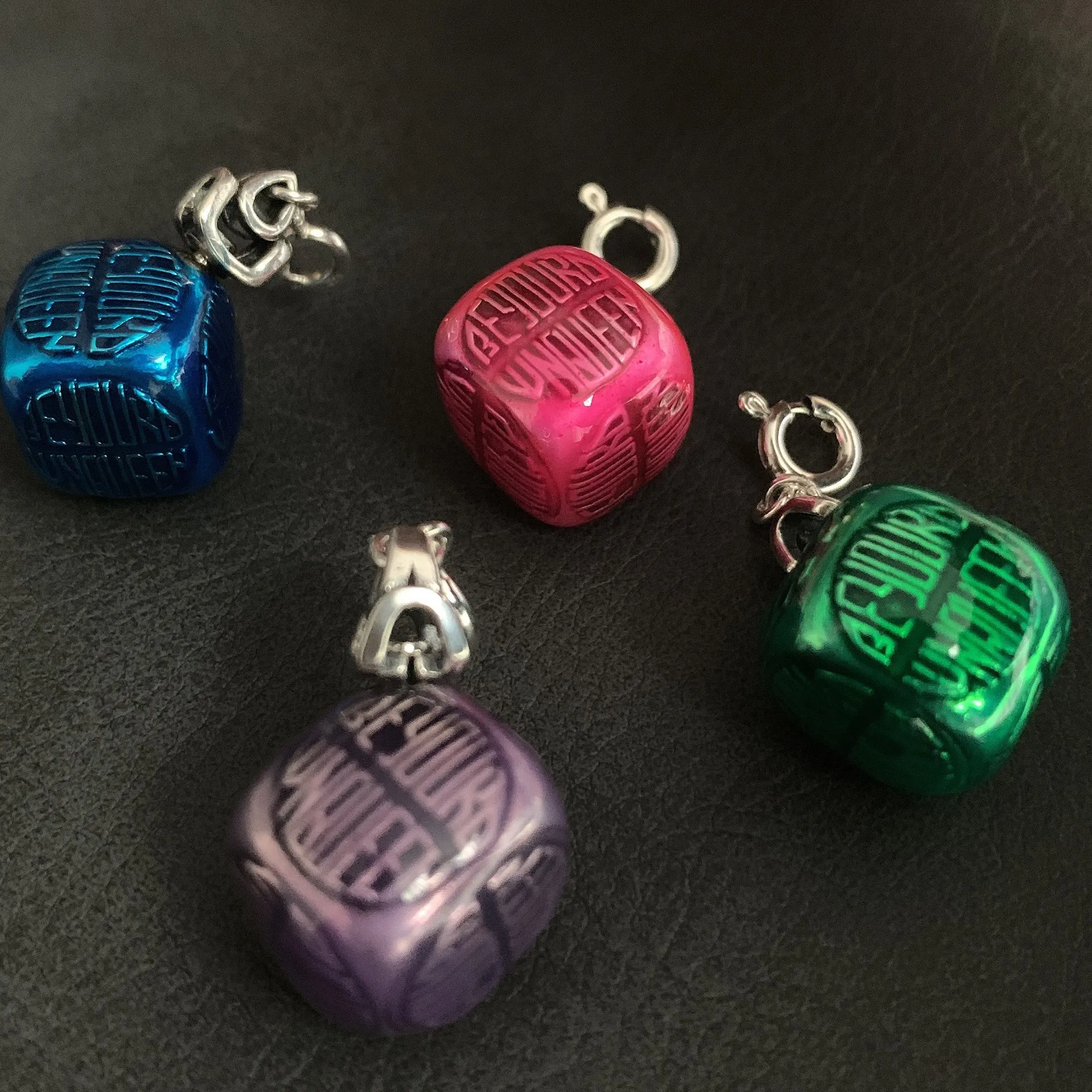 

Fashion Colour Enamels Pink Square Dice Pendant Necklace for Woman Purple Blue Green Metal Dice Necklace Jewelry Accessories