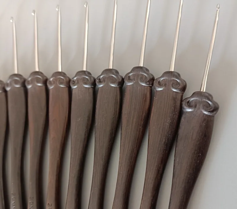 

Крючки для вязания из черного дерева с длинной ручкой из нержавеющей стали