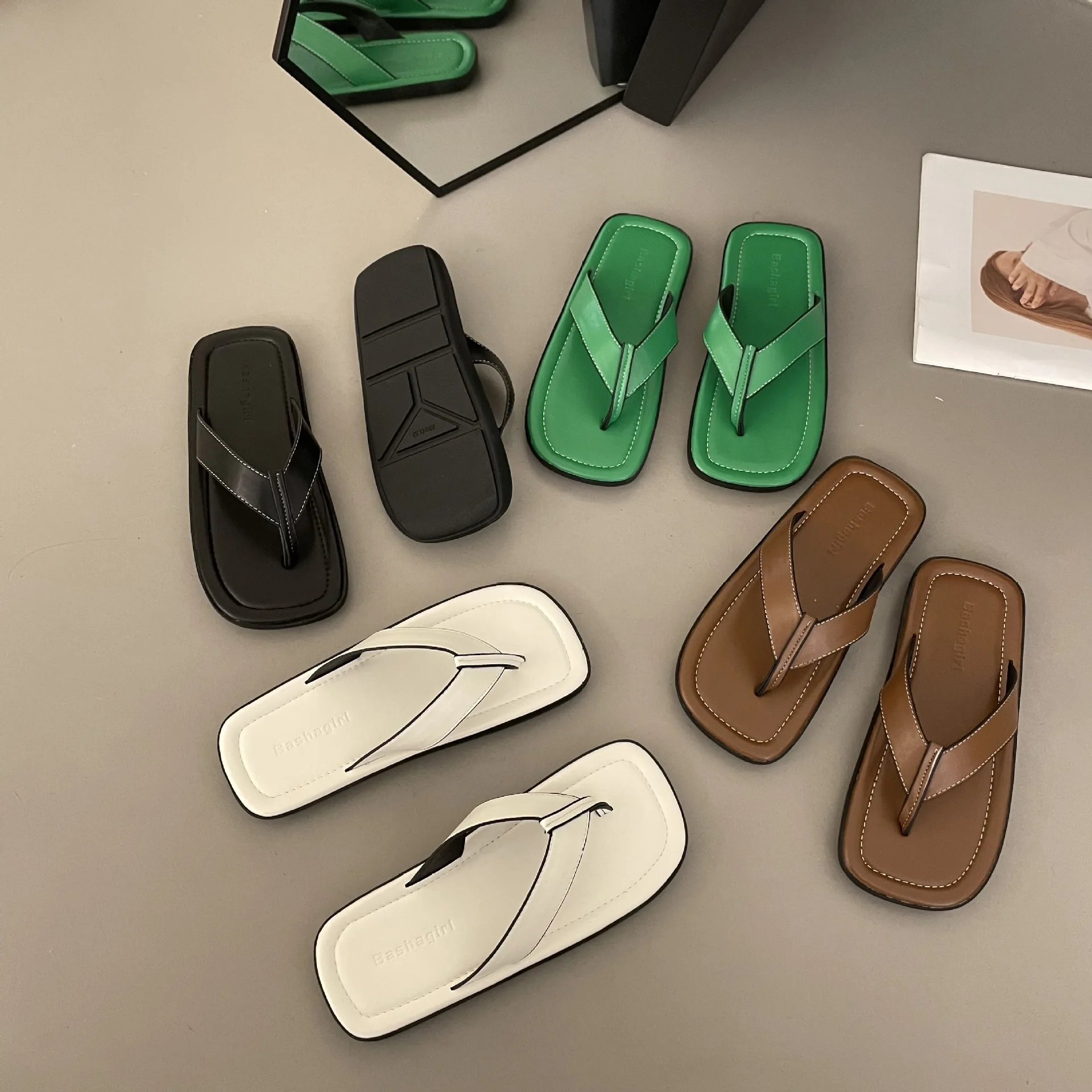 

Шлепанцы женские резиновые, низкая обувь, летние сандалии на платформе, с перекрестной шнуровкой, пляжные, в гавайском стиле сабо, в римском ...