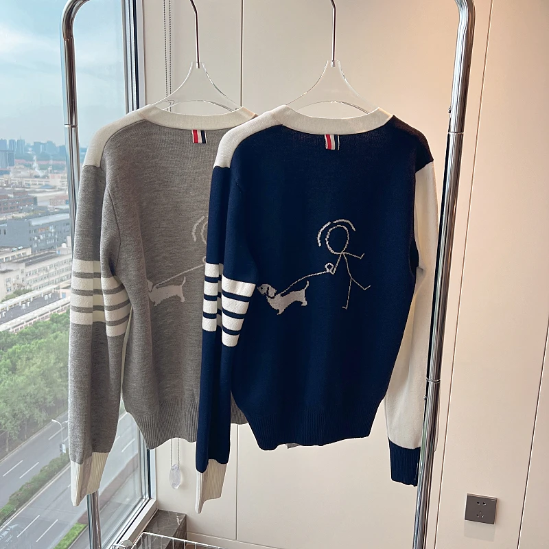 

TB Walking Dog V-Neck Knitted Cardigan Women's Western Color Contrast Four Bar Wool Coat Loose Versatile Long Sleeve Fashion