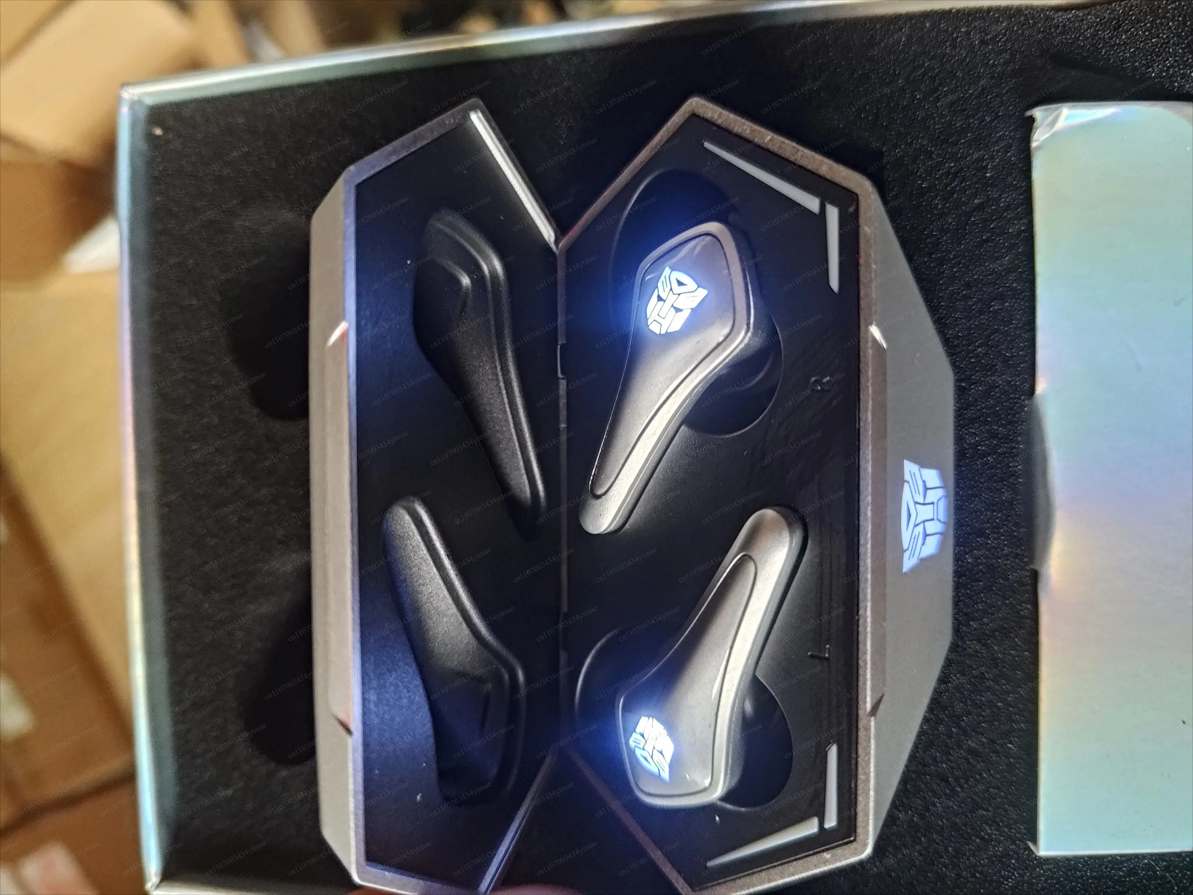 Фото Беспроводные игровые наушники TWS Bluetooth б/у с зарядным кейсом, полный комплект оригинальных аксессуаров, низкая задержка, игровая гарнитура №1