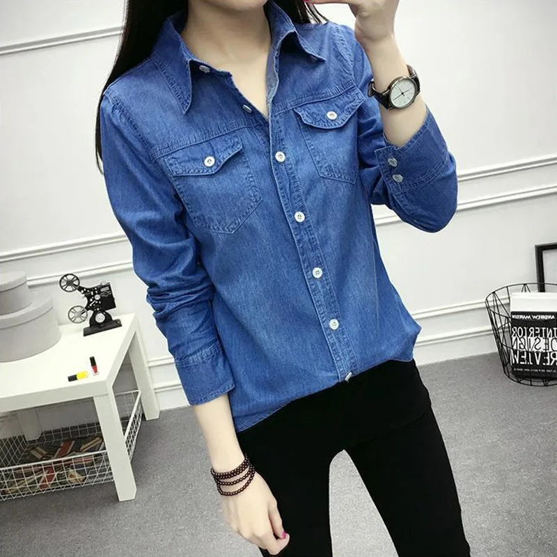 Женская хлопковая джинсовая рубашка с отложным воротником и карманами