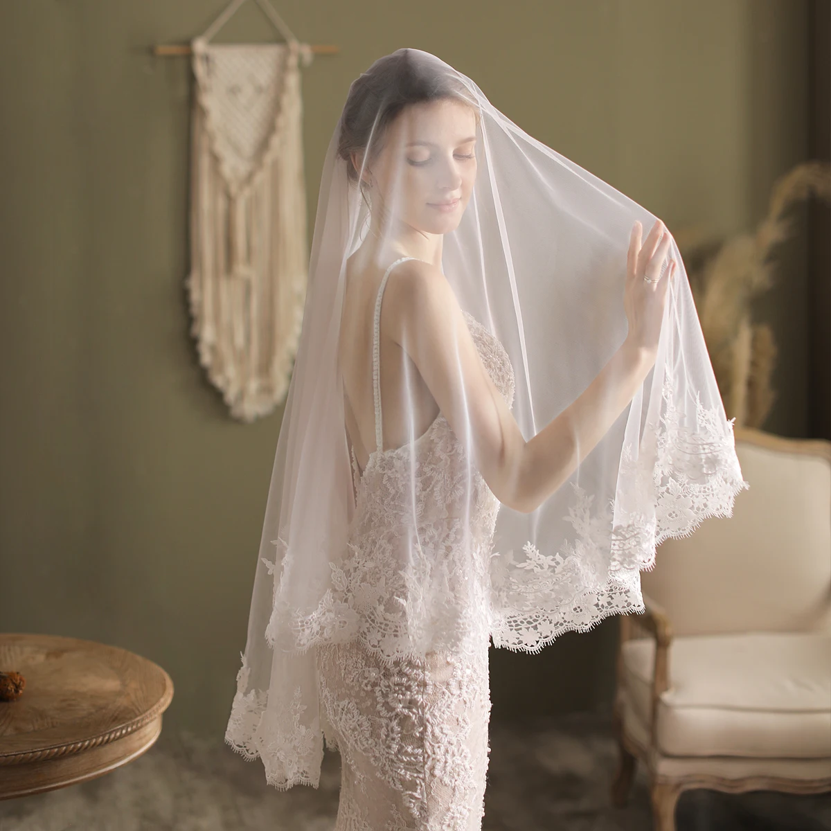 

V817 Luxurious Wedding Bridal White Lace Veil Plain Tulle One-Layer Appliqued Edge Brides Comb Veil Women Marriage Accessories