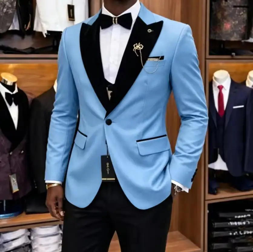 Фото Мужской костюм Slim Fit класса люкс, 3 предмета: пиджак с черными лацканами, брюки, жилет.  Свадебный смокинг на заказ для жениха.  Одежда для мужчин. №5