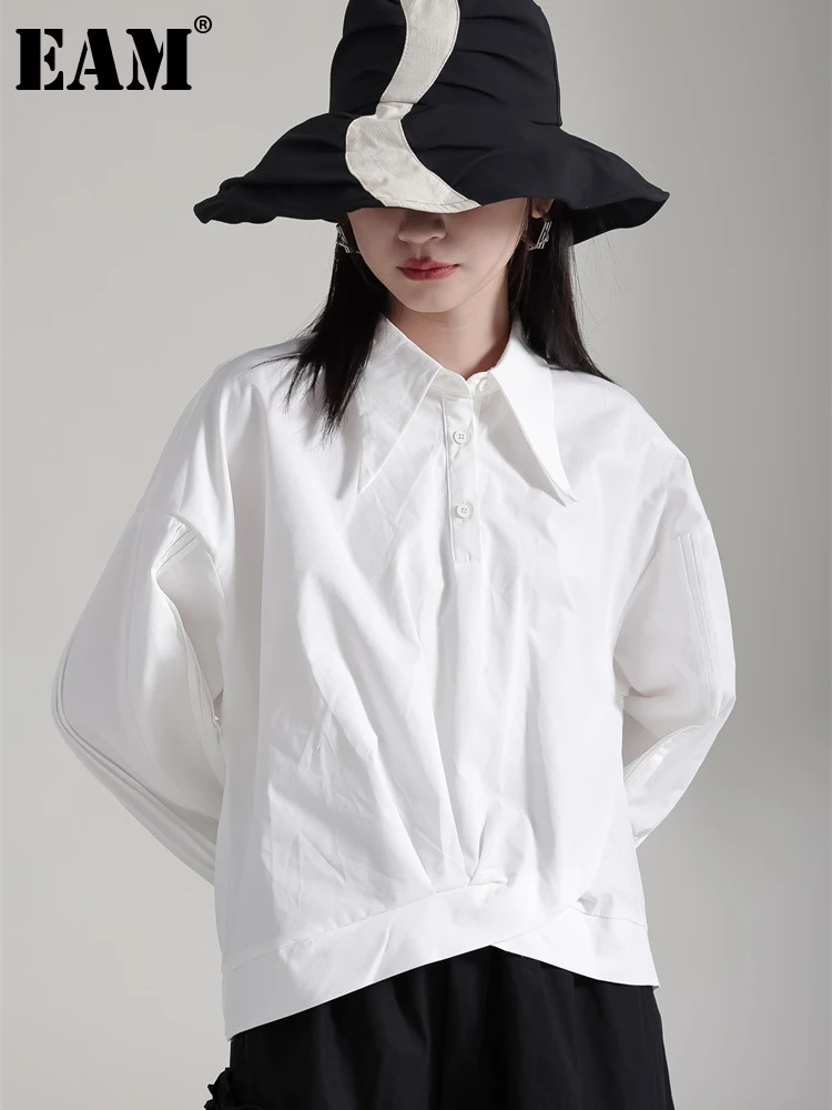 

[EAM] Женская белая Асимметричная плиссированная блуза большого размера, новая свободная рубашка с отворотом и длинным рукавом, весна-осень 2023, 1DH1100