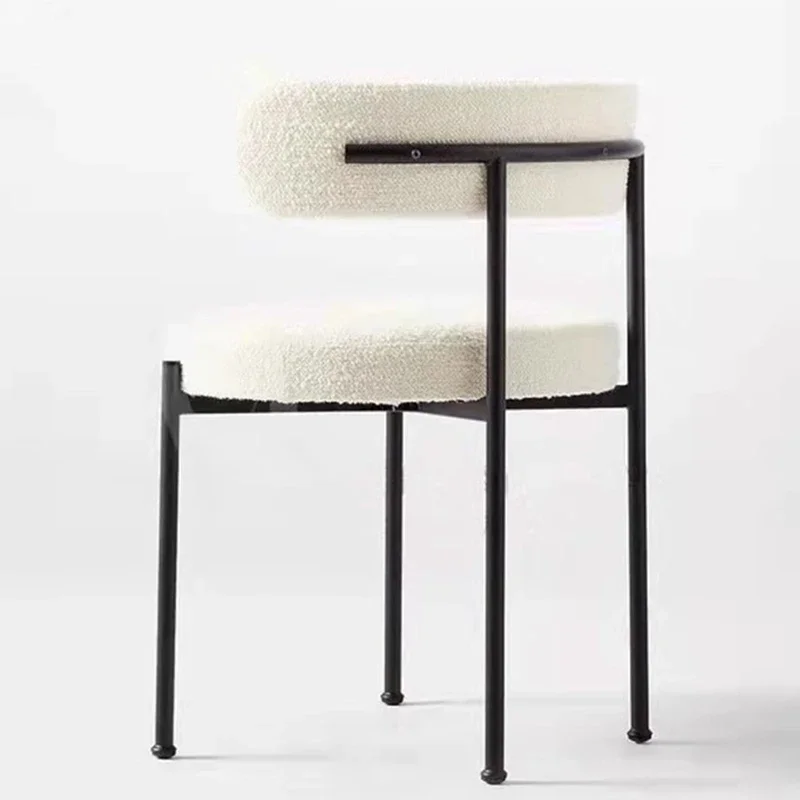 Удобные интерьерные стулья для гостиной легкие минималистичные современная