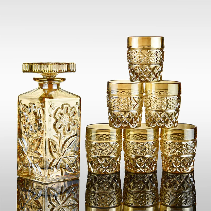 

luxury gold color lead-free whiskey decanter set with 6 Pcs whiskey wine glass for Alcohol Bourbon Scotch 7 Pcs Set 210310-06