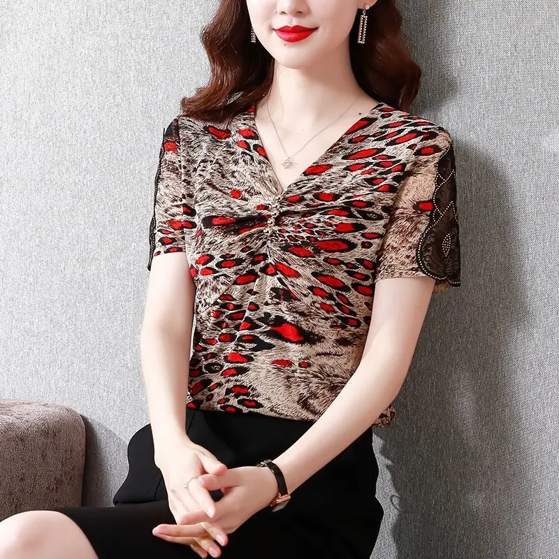 

T shirt high-end women's 2022 summer new fashion V collar small shirt female slim foreign leopard mesh short-sleeved T-shirt