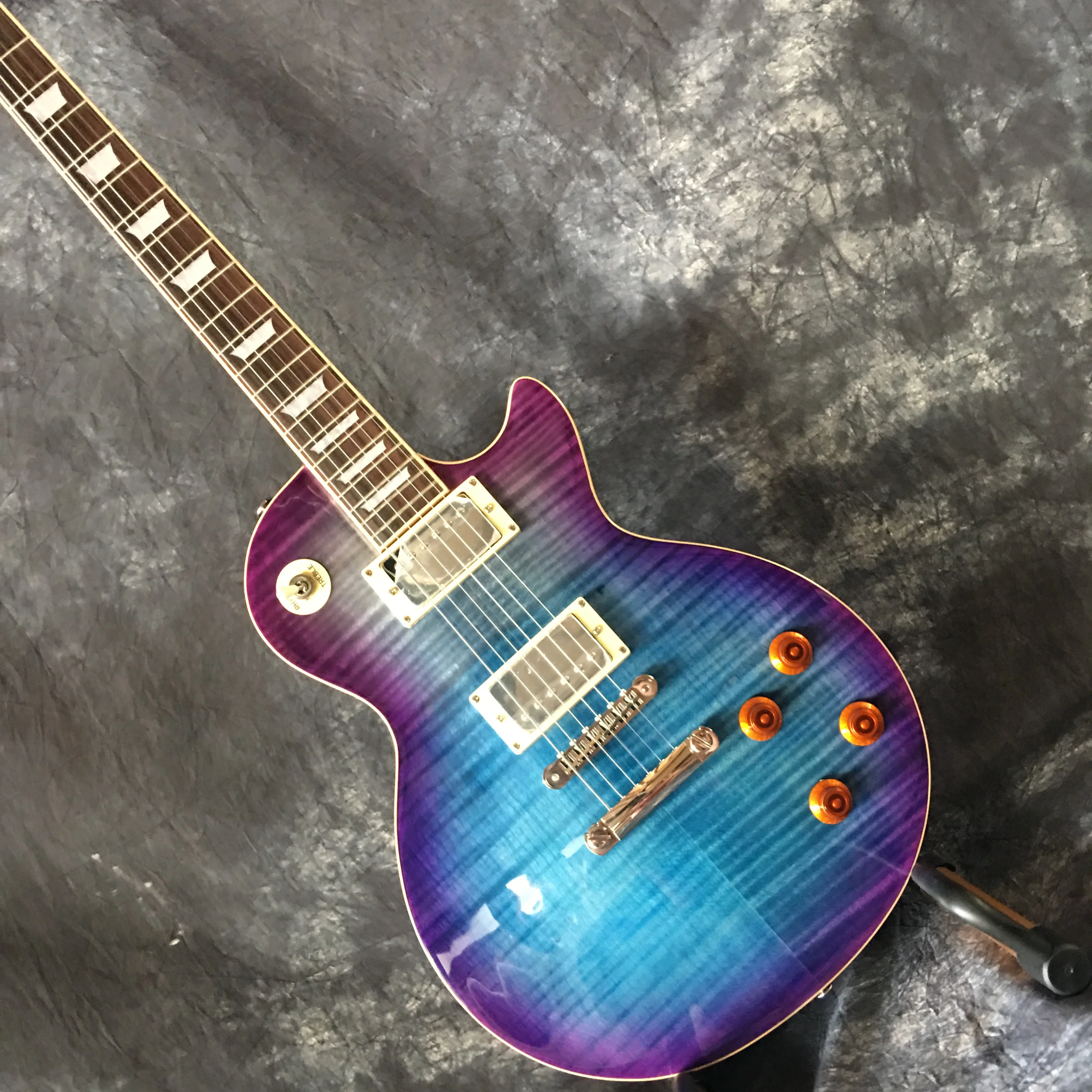 

Flamed maple top blue six string LP electric guitar, with fret binding our store supports customization guitar