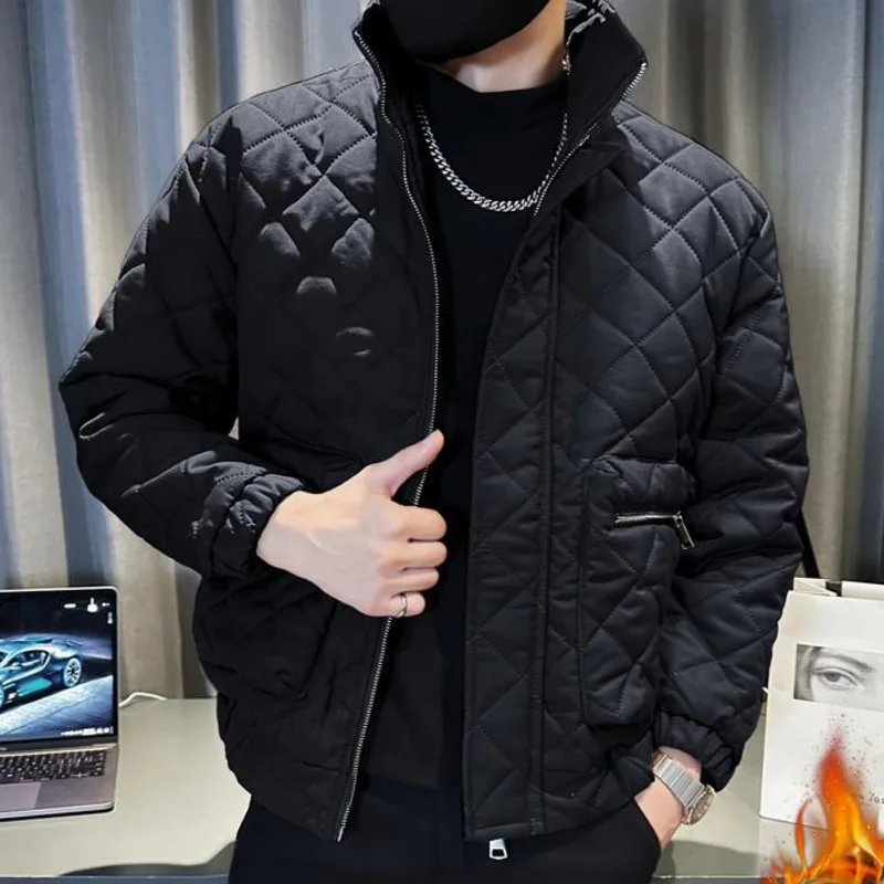 Зимние куртки мужские корейские цвета хаки черная решетчатая утолщенная теплая