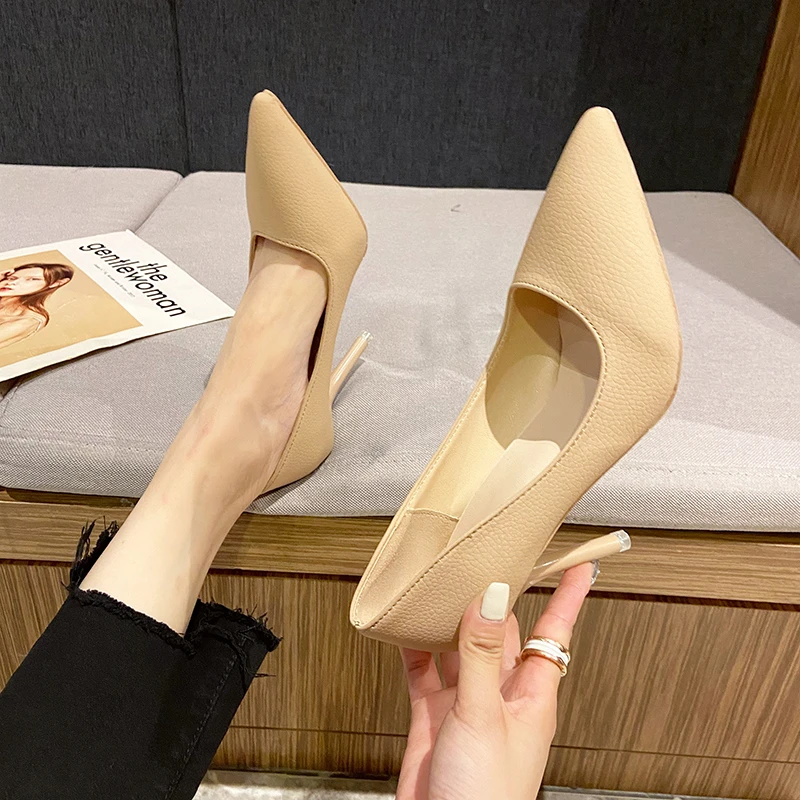 Новые осенние туфли на тонком каблуке женские без шнуровки высоком с заостренной