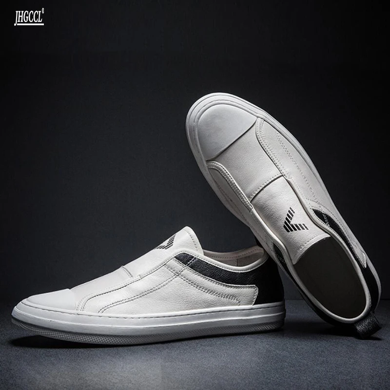 Мужские кроссовки на массивной вулканизированной подошве с ремешком и пряжкой |