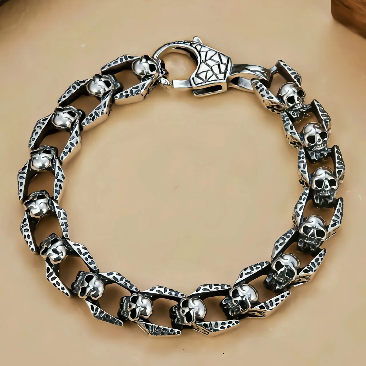 

S925 Sterling Silver Vintage Thai Silver Hand Jewelry Men's Dominant Skeleton Personalized Bracelet Punk Paired Fashion