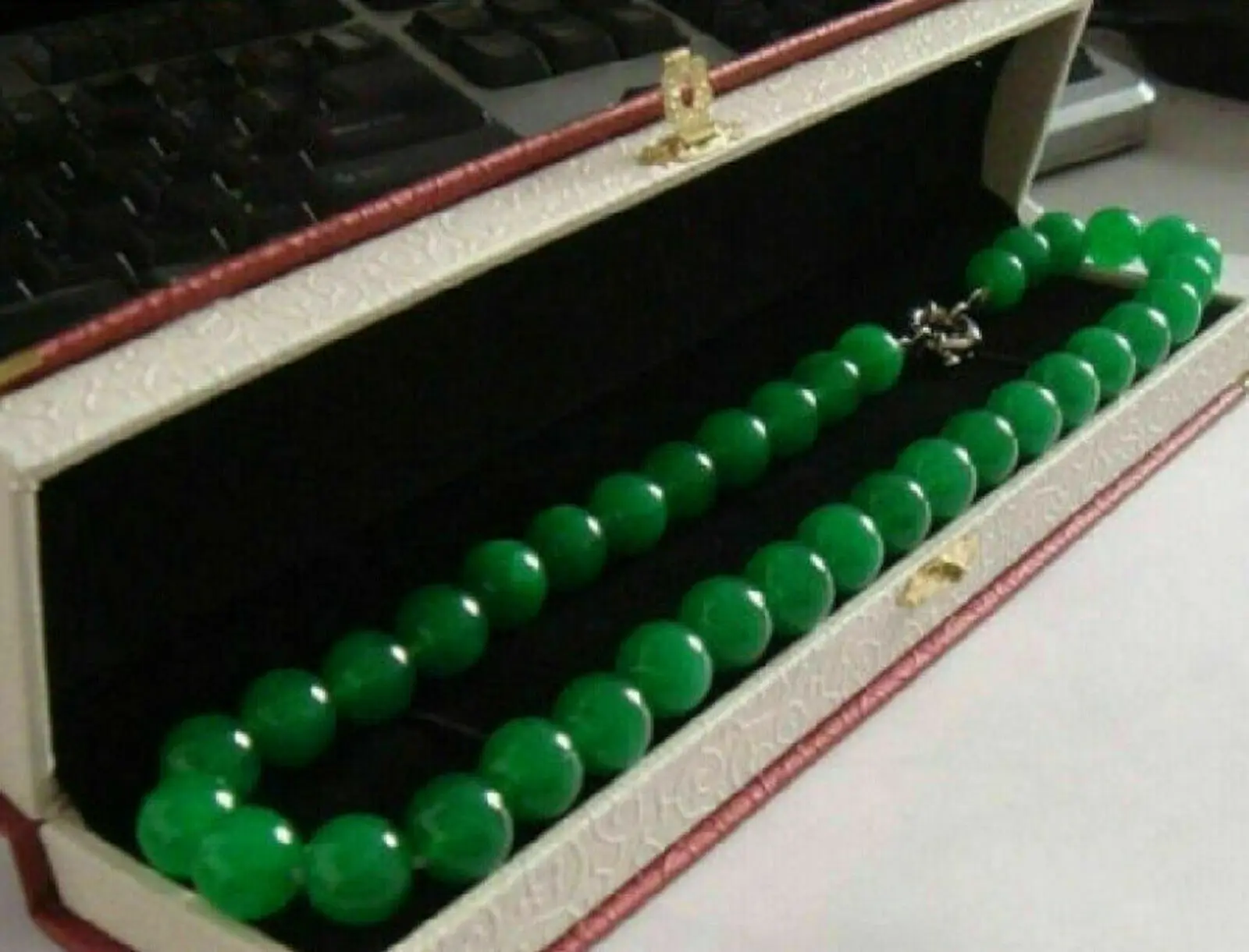 

18" Elegant Huge 10mm Natural Circular AAA+++ Green Jade Necklace