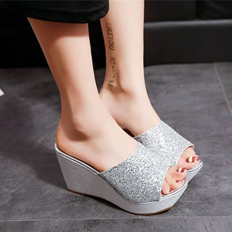 

Женские босоножки на танкетке, модные сандалии на толстой платформе, высокий каблук 9 см, блестящие пикантные Клубные тапочки, лето