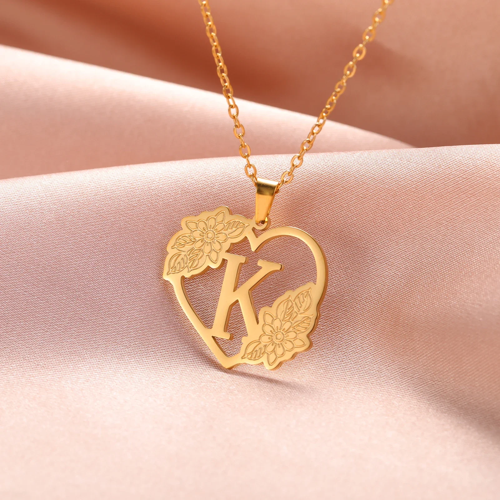 

Heart Flower 26 Initial Letters Necklace for Women Stainless Steel Love Pendant Lover Birthday Jewelry Classic Christmas Gift