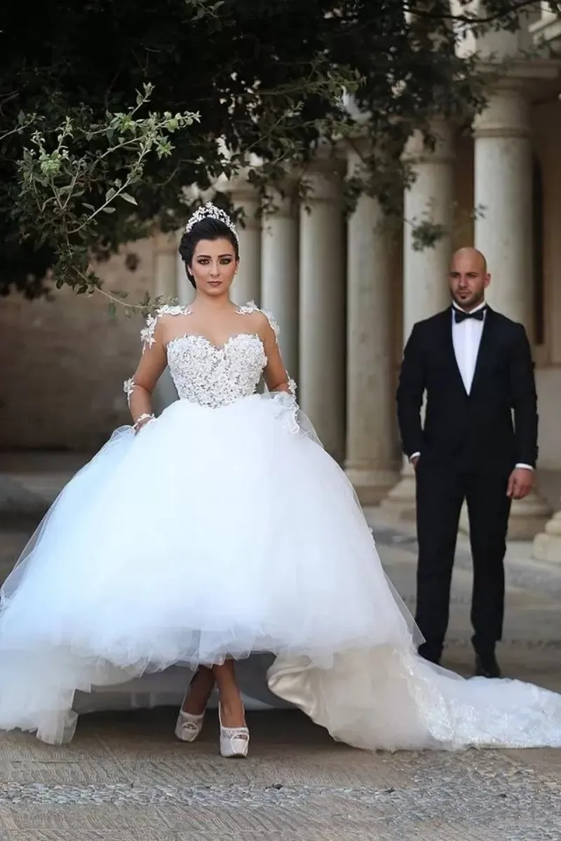 

2023 New Saudi Arabic Lace Wedding Dresses Sheer Long Sleeves With Appliques Illusion Button Back Bridal Gowns Vestido De Novia