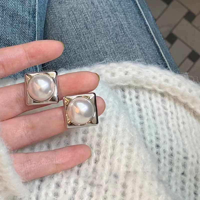 

Hot Summer New Vintage Silver Large Pearl Square Geometric Stud Earrings Niche Noble Elegant Temperament Women's Jewelry Gift