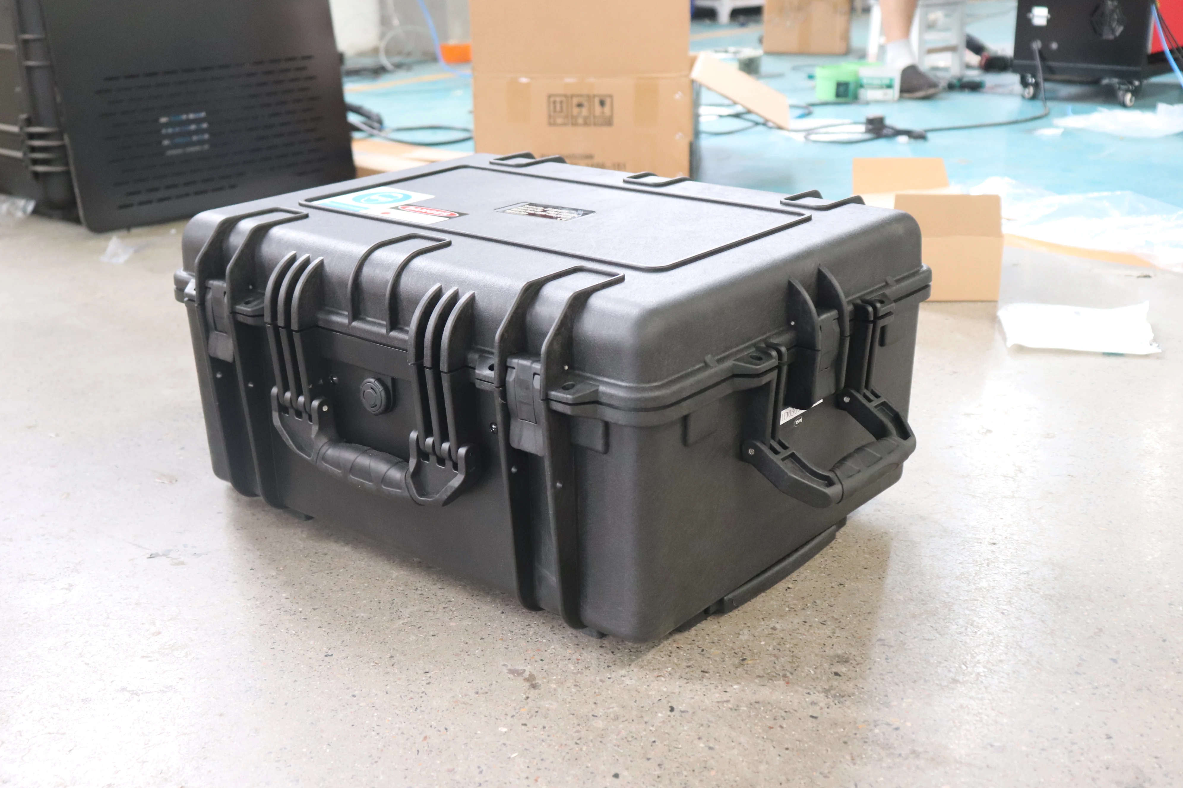 Мощный импульсный волоконный лазер с воздушным охлаждением мощностью 500 Вт для