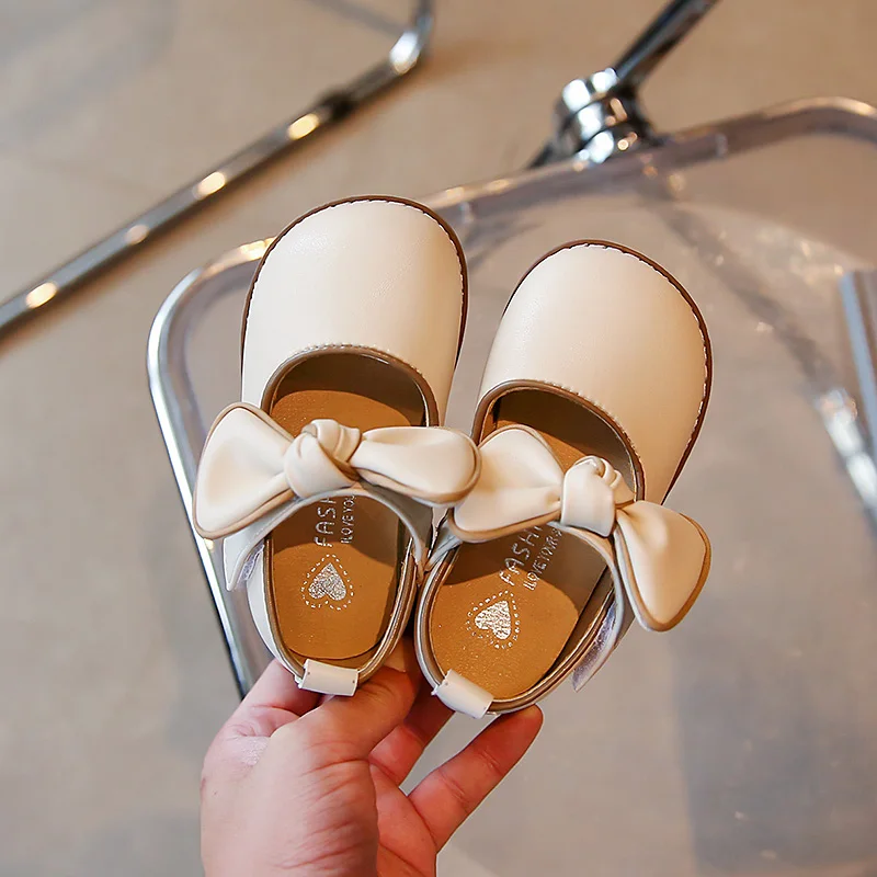

Girls Sandals Flat Heel Princess Shoes Fashion Soft All-match Soft-soled Children Sweet Baby Leather Shoes