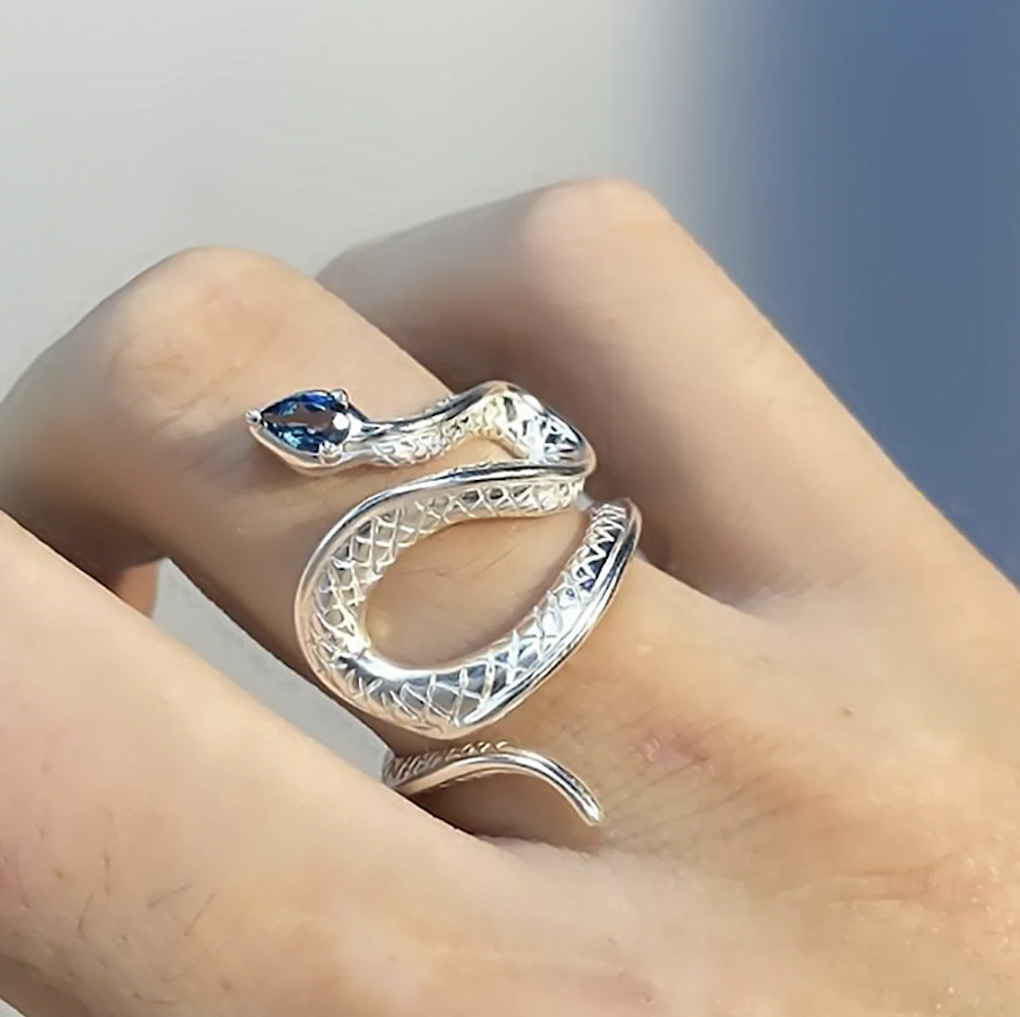 

Модное ювелирное изделие кольцо в форме змеи для женщин индивидуальные аксессуары крутой ветер легкое роскошное открытое регулируемое женское кольцо