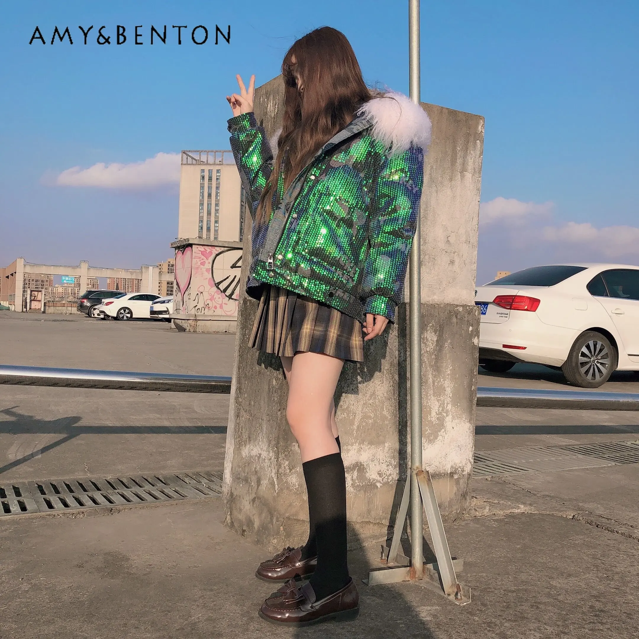 Women's Heavy Embroidery Sequins Down Jacket Winter New Cartoon Letter Pattern Coat New Fashion High Brand Down Coats for Ladies