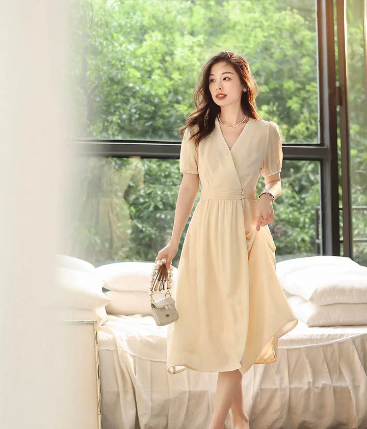 

2023 spring and summer women's clothing fashion new V-neck A- line Skirt Midi Dress0609