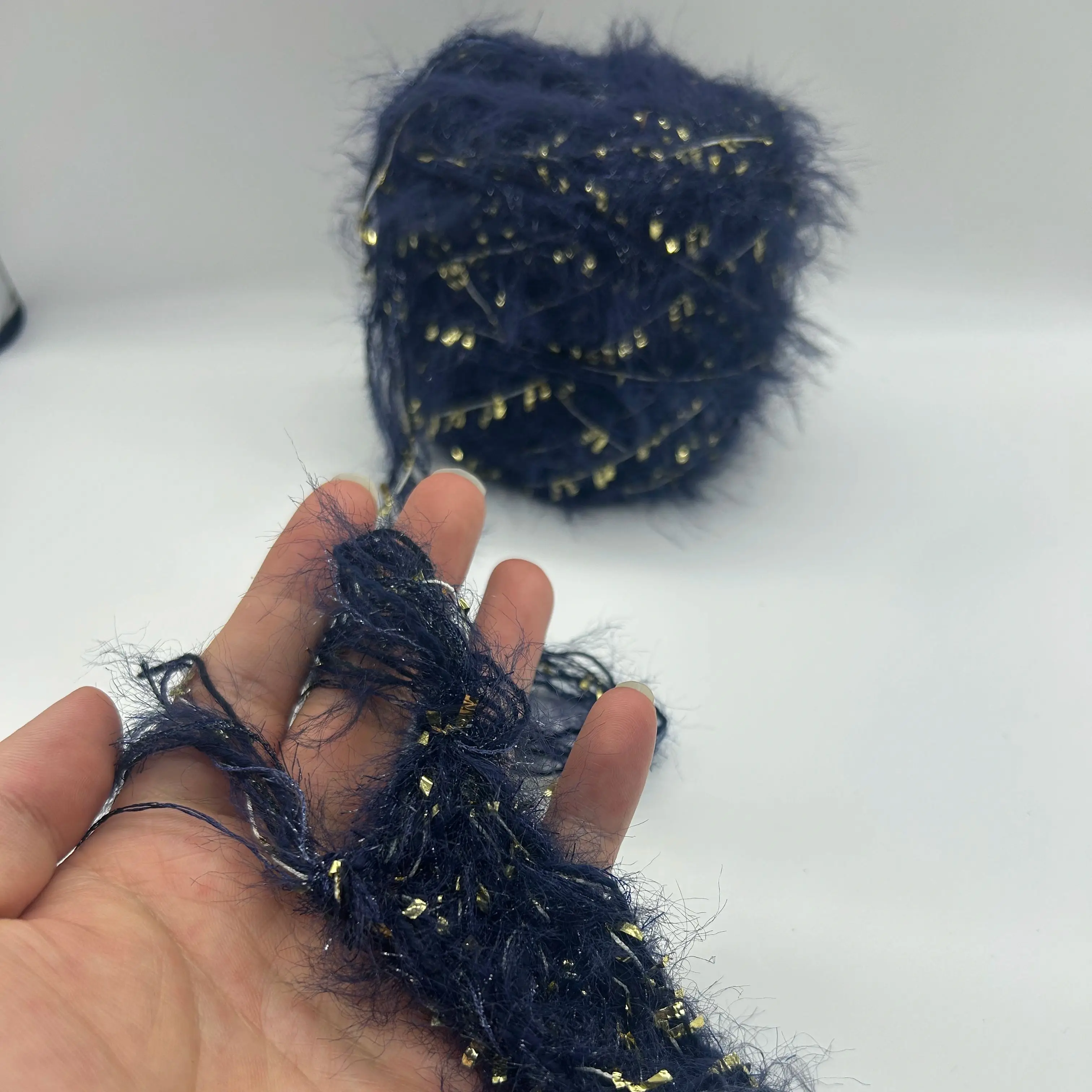 Фото Пряжа для вязания Night Sky Glitter Eyelash Crochet - темно-синяя с металлическим золотым отливом, пушистая, смесовая, 100 г, для свитеров, шарфов, рукоделия №2