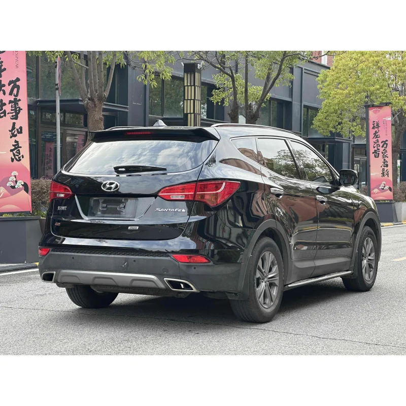 Фото Лучшая распродажа 2022 года: Hyundai Santa Fe 2013 года, оптовая цена, подержанные недорогие автомобили, спортивный внедорожник 2.4L 4dr, управление аудиосистемой на руле №2