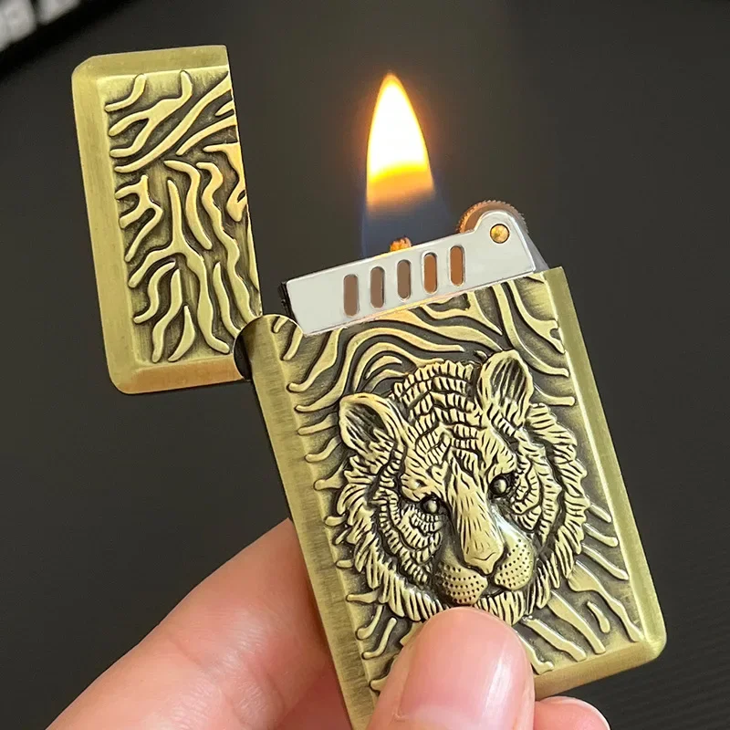 

Металлическая зажигалка в стиле ретро с изображением головы тигра